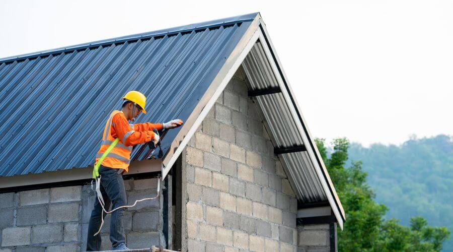 Expert Emergency Roof Repairs services in Kensington, KS